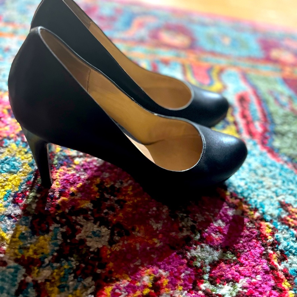 Used but gr8 condition Cole Haan 7.5 reg width black heels w/Nike technology